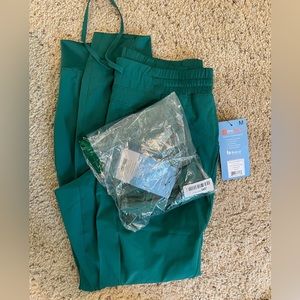 NWT BARCO ONE SCRUB SET- JOGGERS MEDIUM, SCRUB TOP SMALL